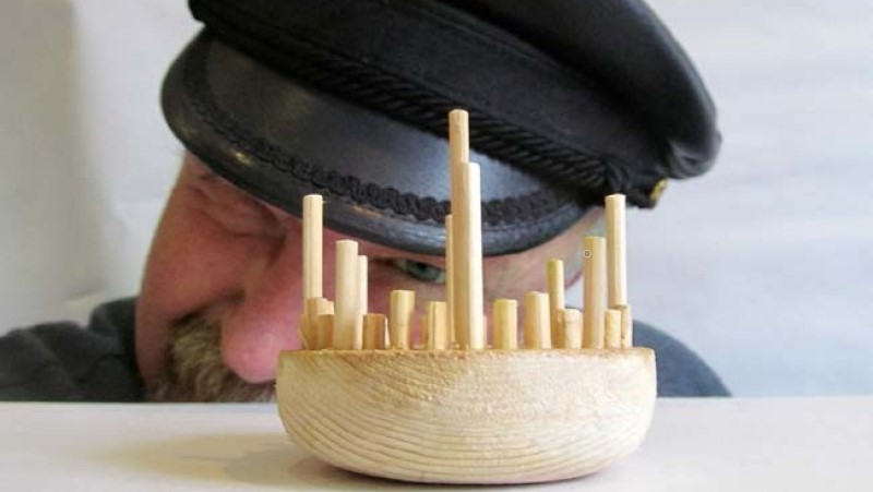 Держать на малу палку