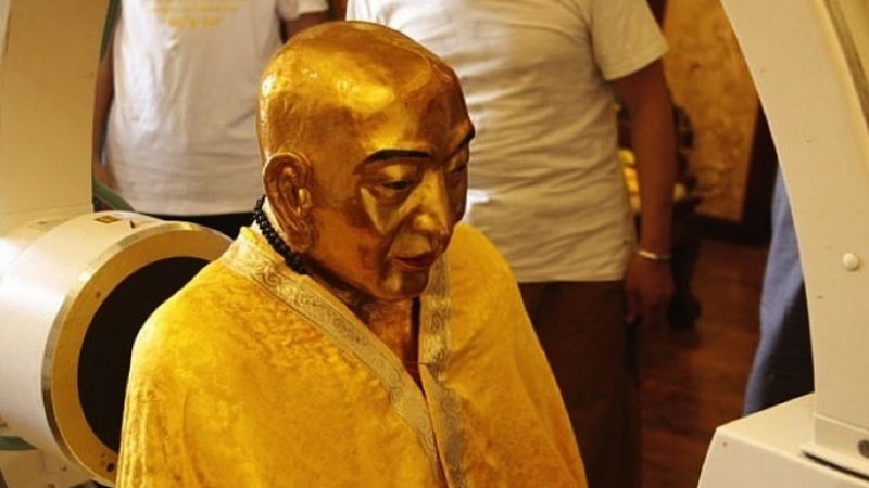 При сканировании тысячелетней мумии монаха его мозг выглядел как у живого человека