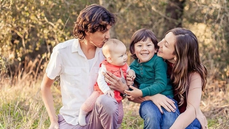 Они утверждают, что уже 9 лет практически ничего не едят, питаясь &laquo;энергией Вселенной&raquo;