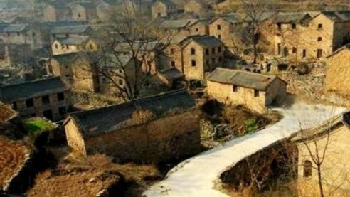 Тысячи жителей китайской деревни исчезли за одну ночь...