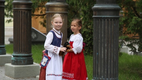 Акция "Надень народное на День России"